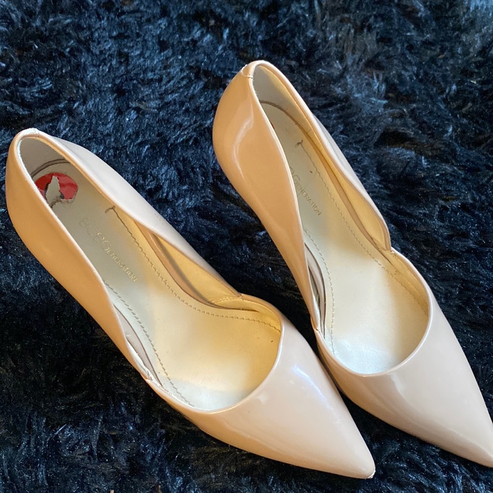BCBG Tan Nude Heels Classic